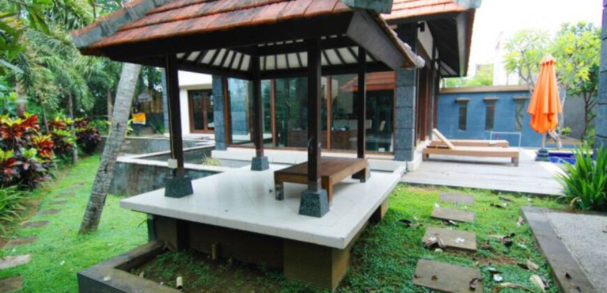 4-bedroom Villa Burbank in Kerobokan